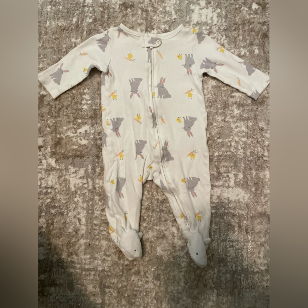 Carter's White and Gray bunny theme Footed One Piece size 6M
